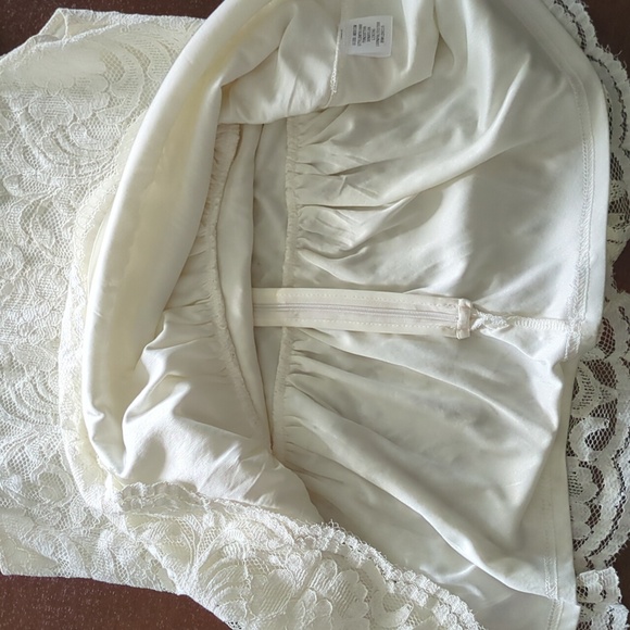 Lacy peplum top - Picture 4 of 5